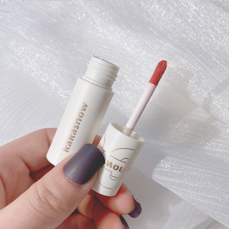 kakashow velvet lip gloss and lip paste matte finish red lip gloss that doesn't stick to cups and doesn't fade, an affordable alternative for students Application Scenario