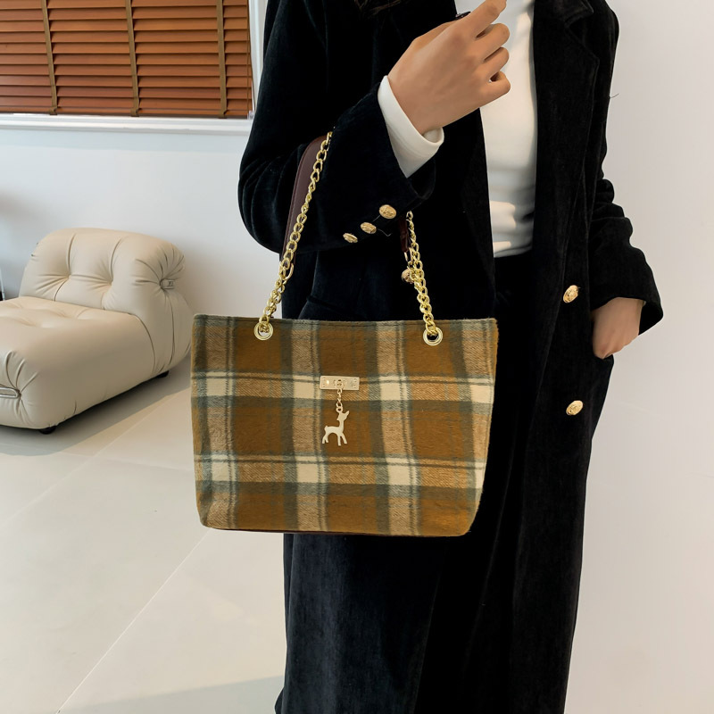 Fashionable woolen trendy striped deer bag for women, new autumn 2024 collection, chain niche single-shoulder crossbody bag details Picture