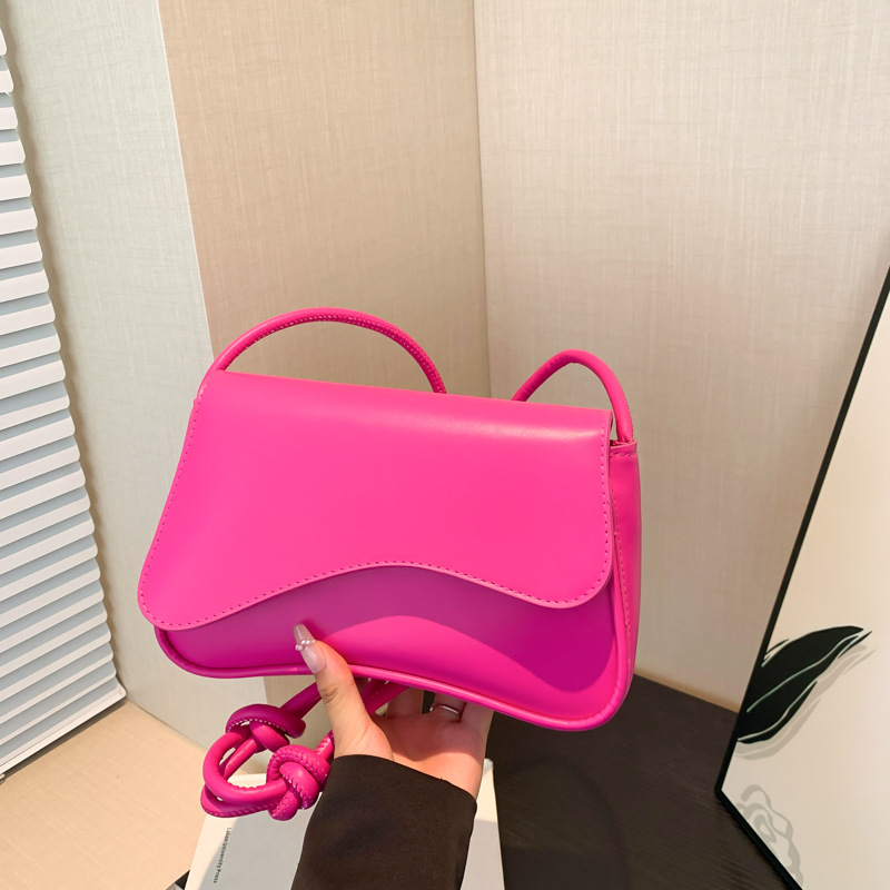 Underarm bag for women, new autumn 2024 fashion and niche design, single-shoulder crossbody bag, stylish and relaxed small square bag full figure