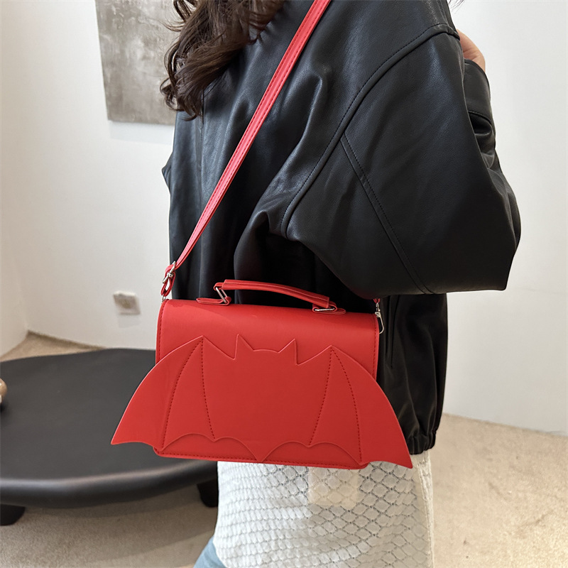 A new 2024 European and American Halloween single-shoulder bag for women, with a unique and funny bat style and a trendy crossbody bag Specification drawing