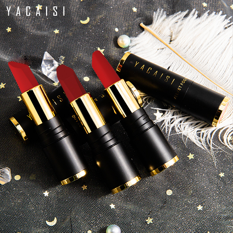 Yacai Si Hyaluronic Acid lipstick is waterproof, non-stick, long-lasting and does not fade. It features a matte velvet and matte finish. It is a popular choice Application Scenario