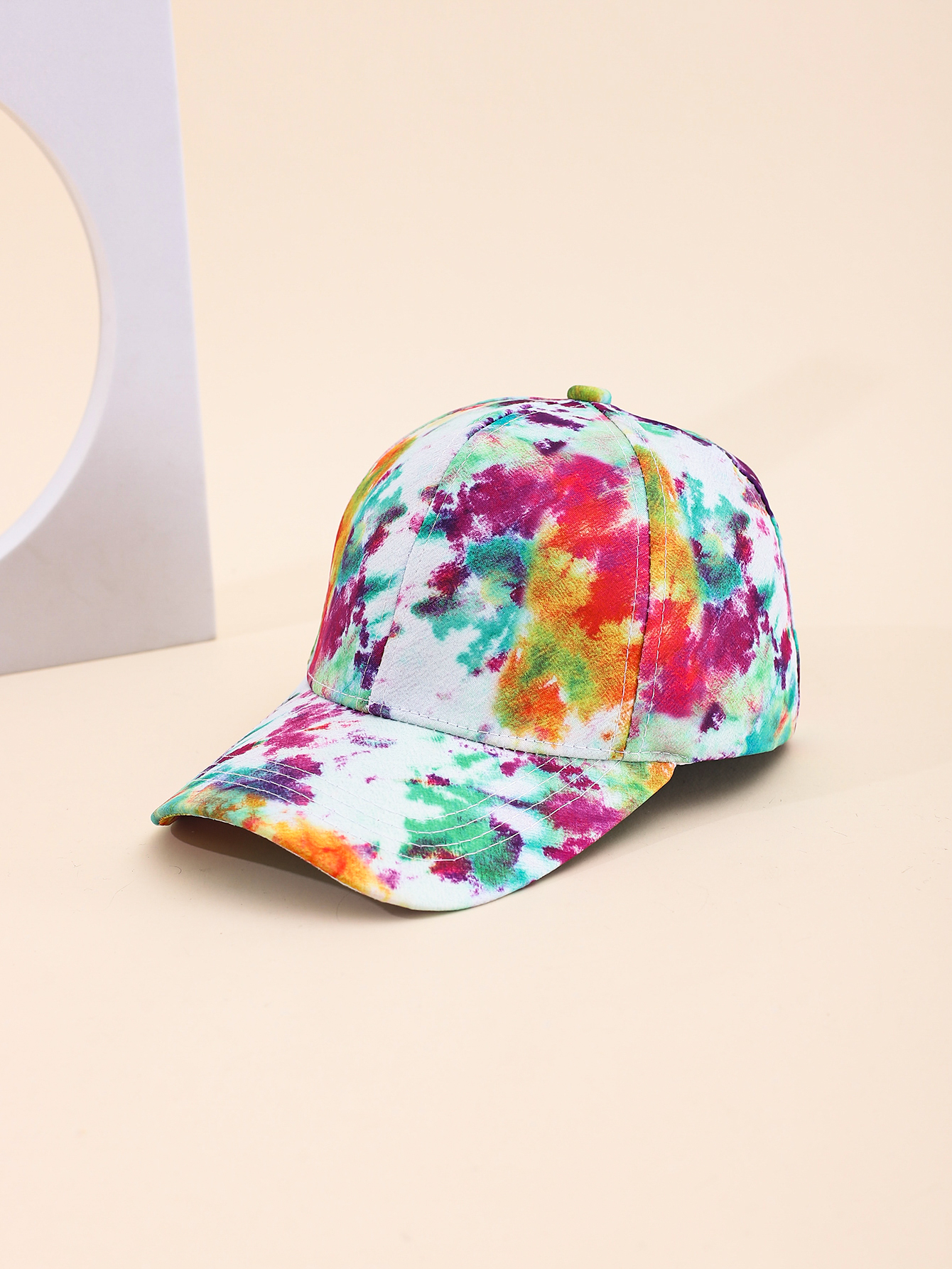 Spring and summer cross-border European and American bestsellers tie-dyed graffiti printed baseball caps Outdoor travel sun protection and shade adult baseball caps can be adjusted in five colors for export Application Scenario
