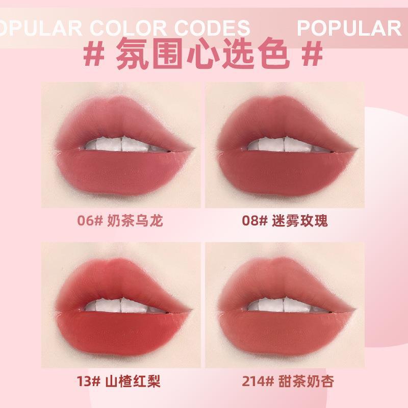 NOVO Misty Casual Air-like Lip Mud is a water-resistant and non-fading lipstick for students to look fair without makeup. It's suitable for both lips and cheeks Application Scenario