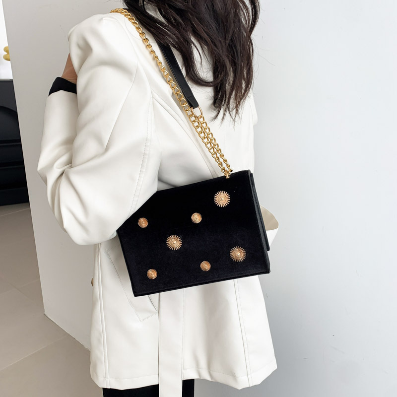 Cross-border fashionable velvet small square bag for women, simple and fashionable single-shoulder bag, new autumn and winter crossbody chain bag Specification drawing