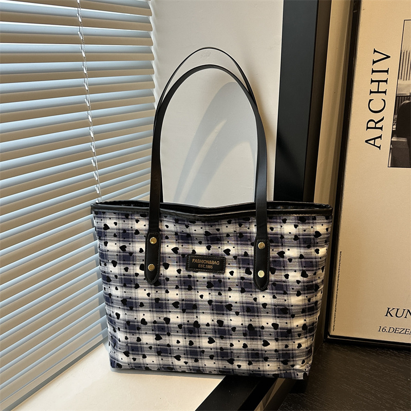 Fashionable large-capacity tote bag for women, new autumn 2024 collection, casual retro single-shoulder bag, commuter handbag, cross-border bag full figure