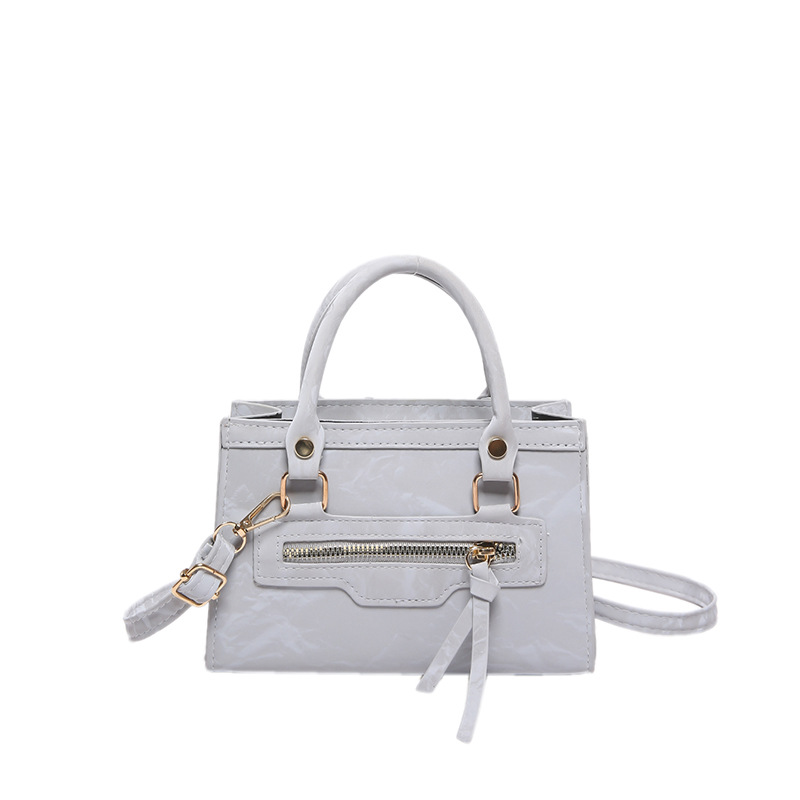 A retro, individualistic, casual single-shoulder crossbody bag for the autumn of 2024, featuring a fashionable, simple and elegant style, and a small square handbag for commuting Item Picture