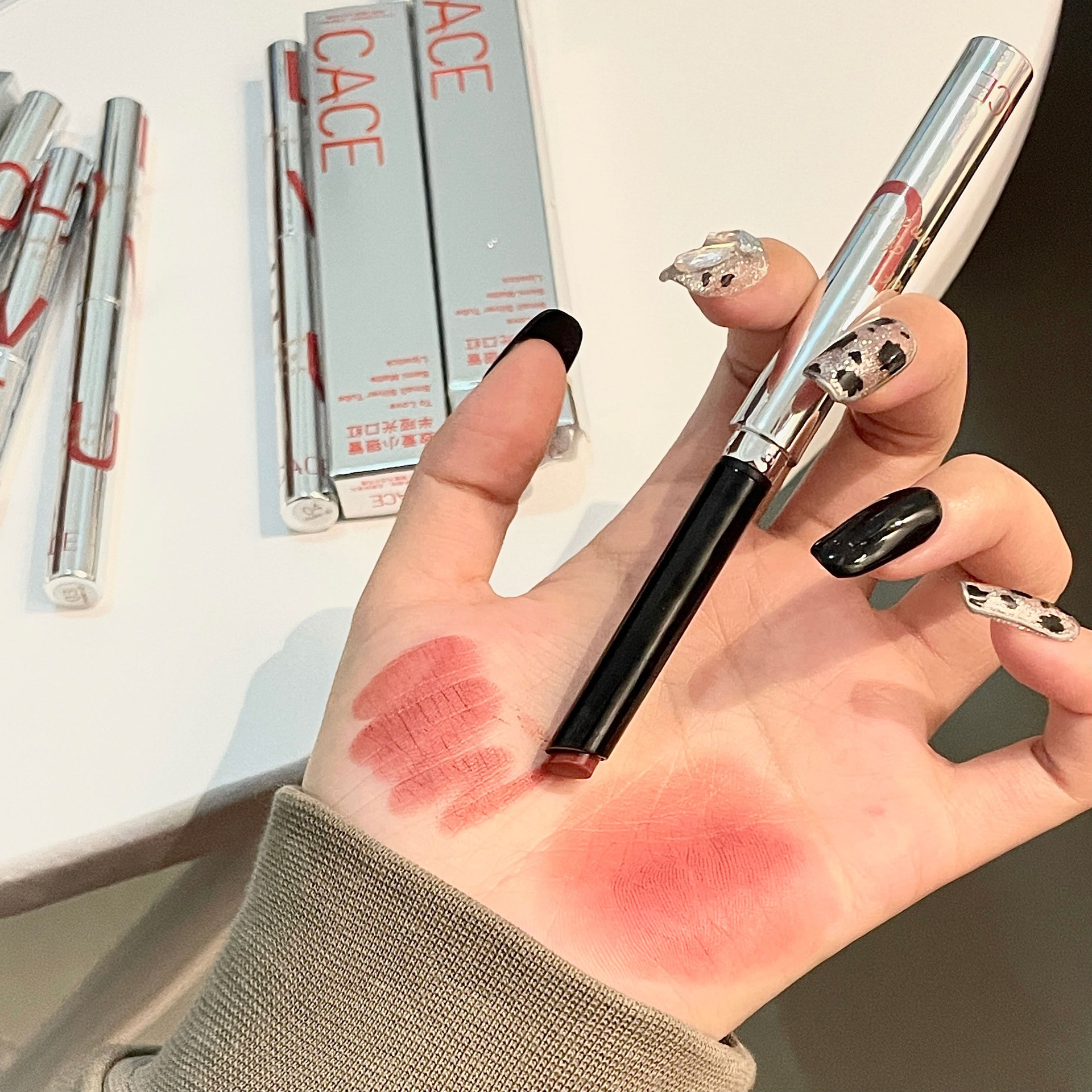 CACE Love Small Silver Tube Lipstick Semi-matte Non-Drying Long-lasting Lip Gloss Autumn and Winter New Product Affordable one-piece consignment details Picture
