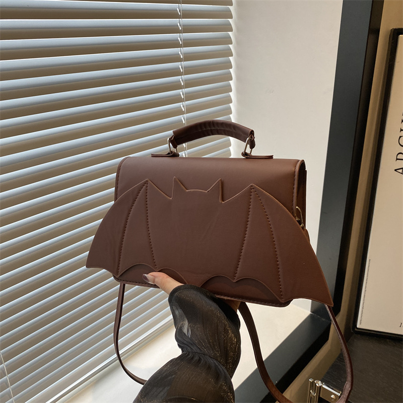 A new 2024 European and American Halloween single-shoulder bag for women, with a unique and funny bat style and a trendy crossbody bag full figure