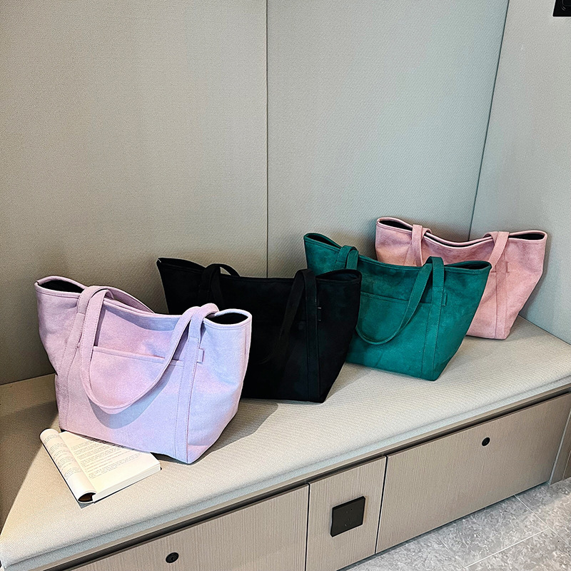Tote Bag 2024 Autumn and Winter new trendy European and American simple matte solid color single-shoulder bag, handbag, fashionable women's bag Application Scenario