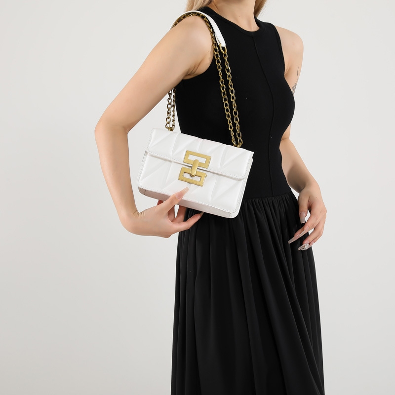 A stylish commuter diamond-patterned lock buckle small square bag, a versatile commuter single-shoulder bag, a new 2024 model, a women's crossbody bag details Picture