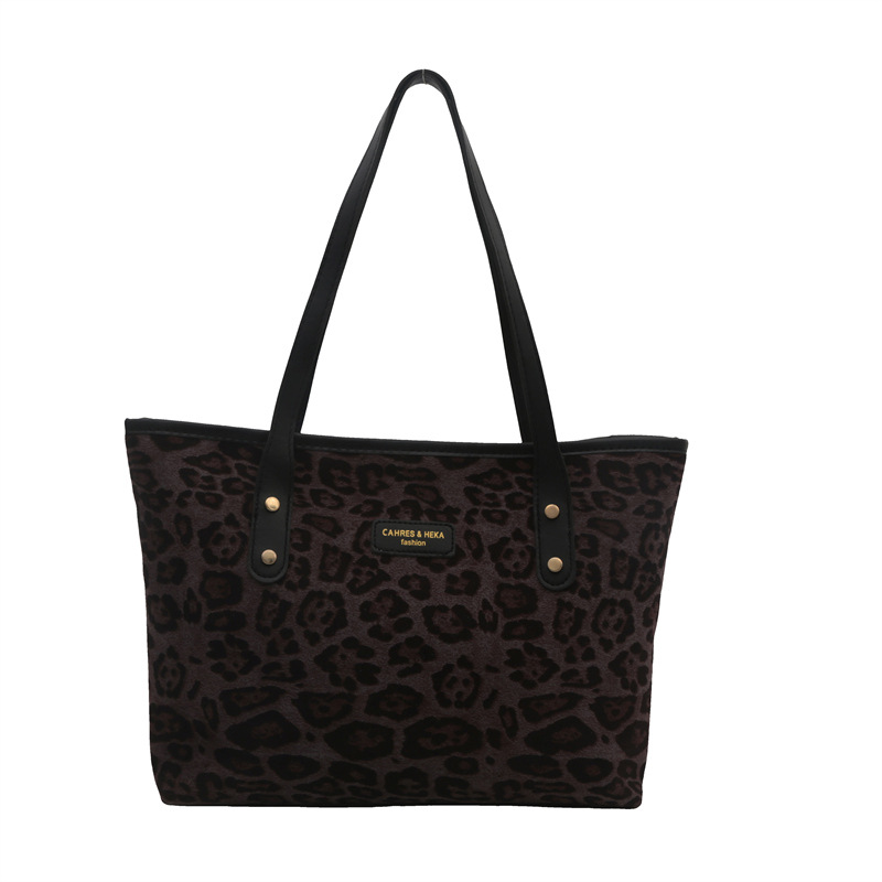 This is a new 2024 trendy and stylish large-capacity handbag for women. It is a fashionable and stylish single-shoulder tote bag for autumn and winter Item Picture