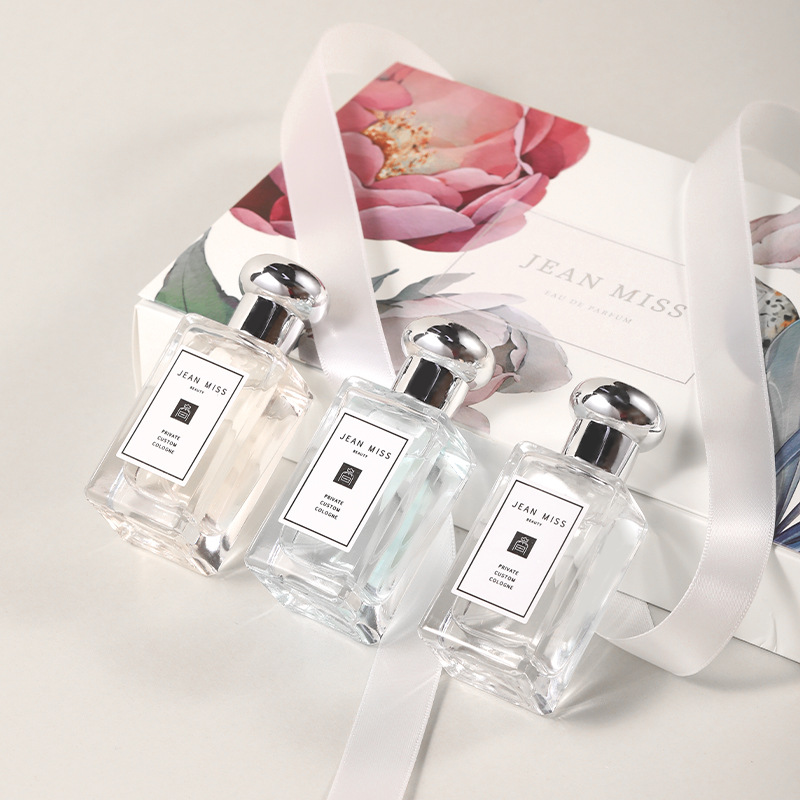 Xiaocheng Yixiang Ladies' Perfume Set: Long-lasting Light Blue Wind Chime, Freesia and Sage Perfume Gift Box Wholesale Application Scenario