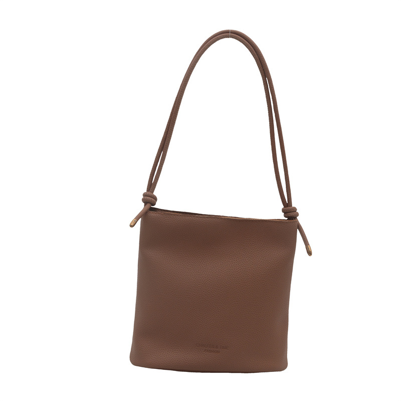 Solid-color simple single-shoulder casual. This year, the retro large-capacity 2024 new autumn crossbody bucket bag for women is in vogue Item Picture