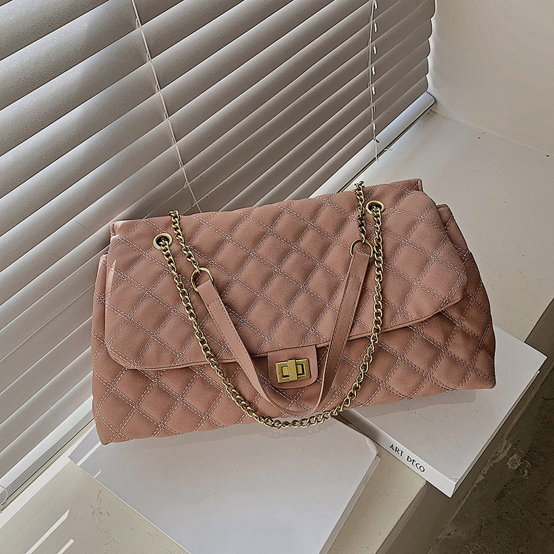 The new diamond-shaped chain bag for women is a trendy and fashionable matte single-shoulder armpit bag for commuting. The large-capacity crossbody bag is a cross-border trend full figure