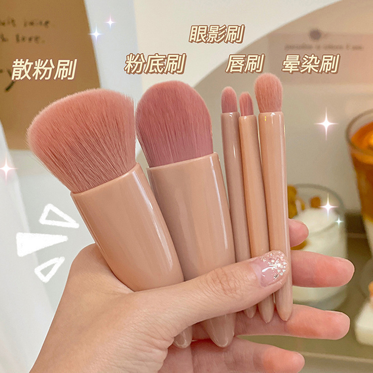 Portable 5-piece makeup brush set with mirror, mini multi-functional powder brush, foundation brush, eyeshadow brush, and smudging brush muf Application Scenario