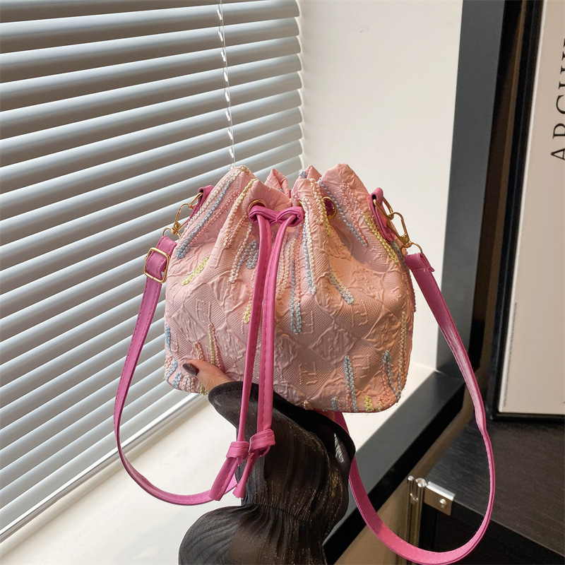 Single-shoulder bag, Korean-style drawstring, fresh and girlish crossbody bag, large capacity, commuting, casual, quality and versatile, Chinese-style bucket bag full figure