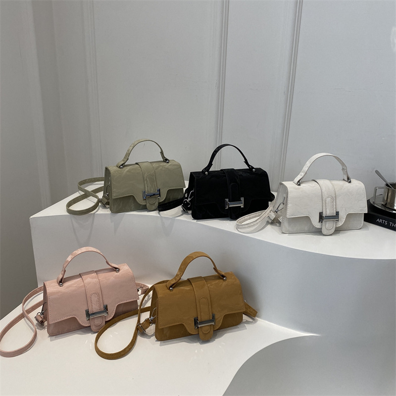 2024 New style women's trendy, fashionable and high-quality single-shoulder handbag, autumn commuting crossbody small square bag Application Scenario