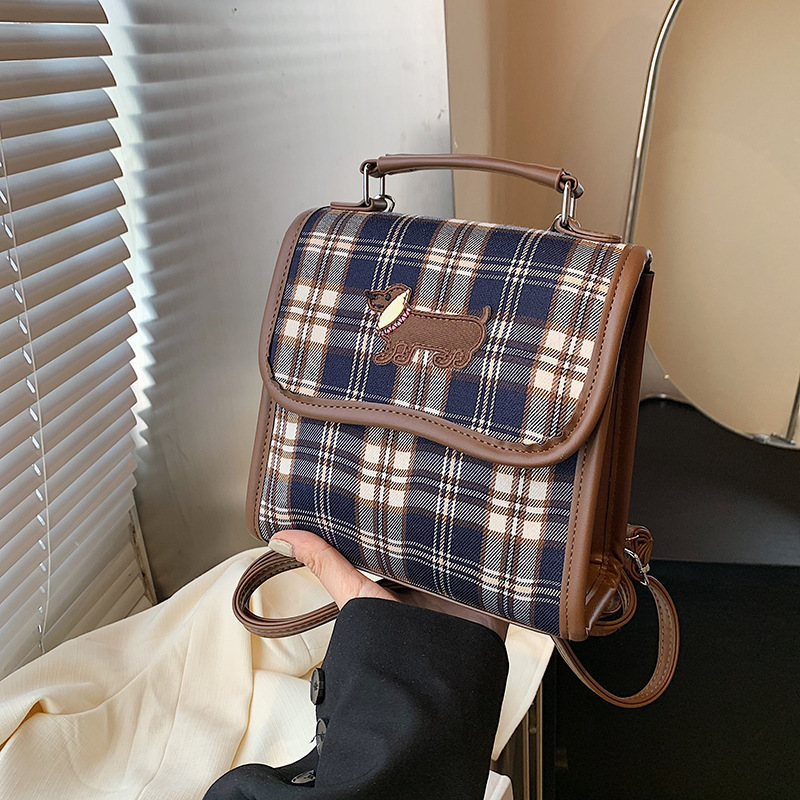 College-style backpack for women 2024 autumn new Dachshund student handbag, retro commuter crossbody bag full figure