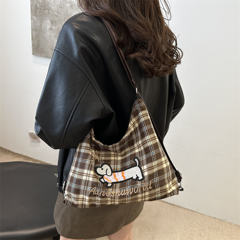 A new 2024 trendy and stylish backpack for women, featuring a cartoon checkered single-shoulder crossbody bag and a tote bag details Picture