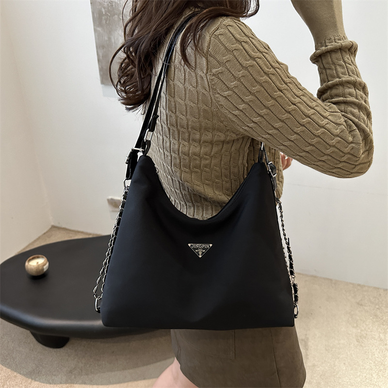 Cross-border high-end, large-capacity nylon bag for women, 2024 new trendy backpack, single-shoulder tote bag, commuter bag Application Scenario