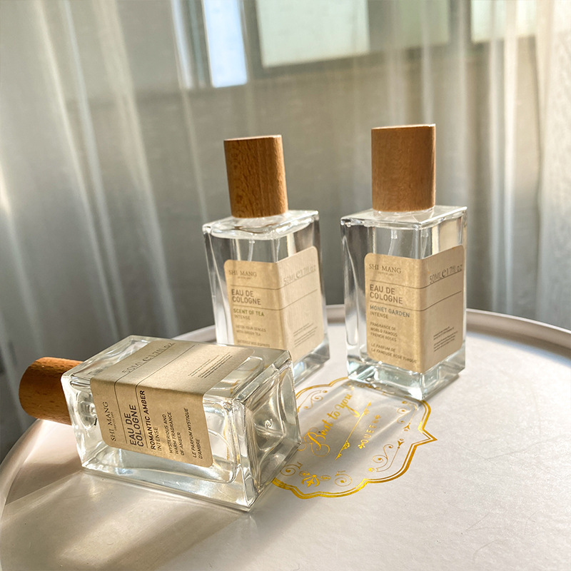 Shi Mang Turkish Perfume is a long-lasting, delicate and lingering scent for both men and women. It is a niche, fresh and natural Vietnamese perfume that has become a bestseller full figure