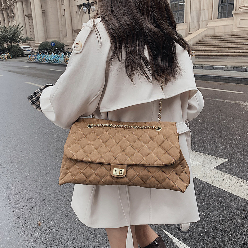 The new diamond-shaped chain bag for women is a trendy and fashionable matte single-shoulder armpit bag for commuting. The large-capacity crossbody bag is a cross-border trend Specification drawing