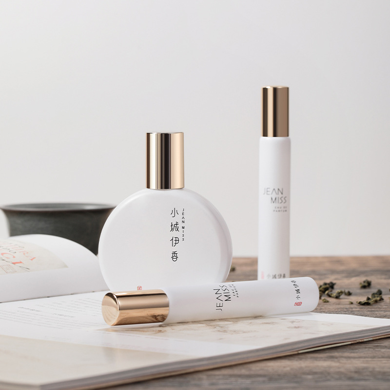 Xiaocheng Yixiang's new Misty Tea Fragrance for women is a light and long-lasting, popular and niche perfume. Wholesale 50ML Specification drawing