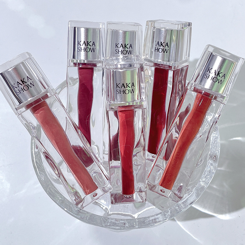 kakashow Transparent Water Mirror Lip Gloss is a clear and moisturizing matte lip gloss for students at an affordable price full figure