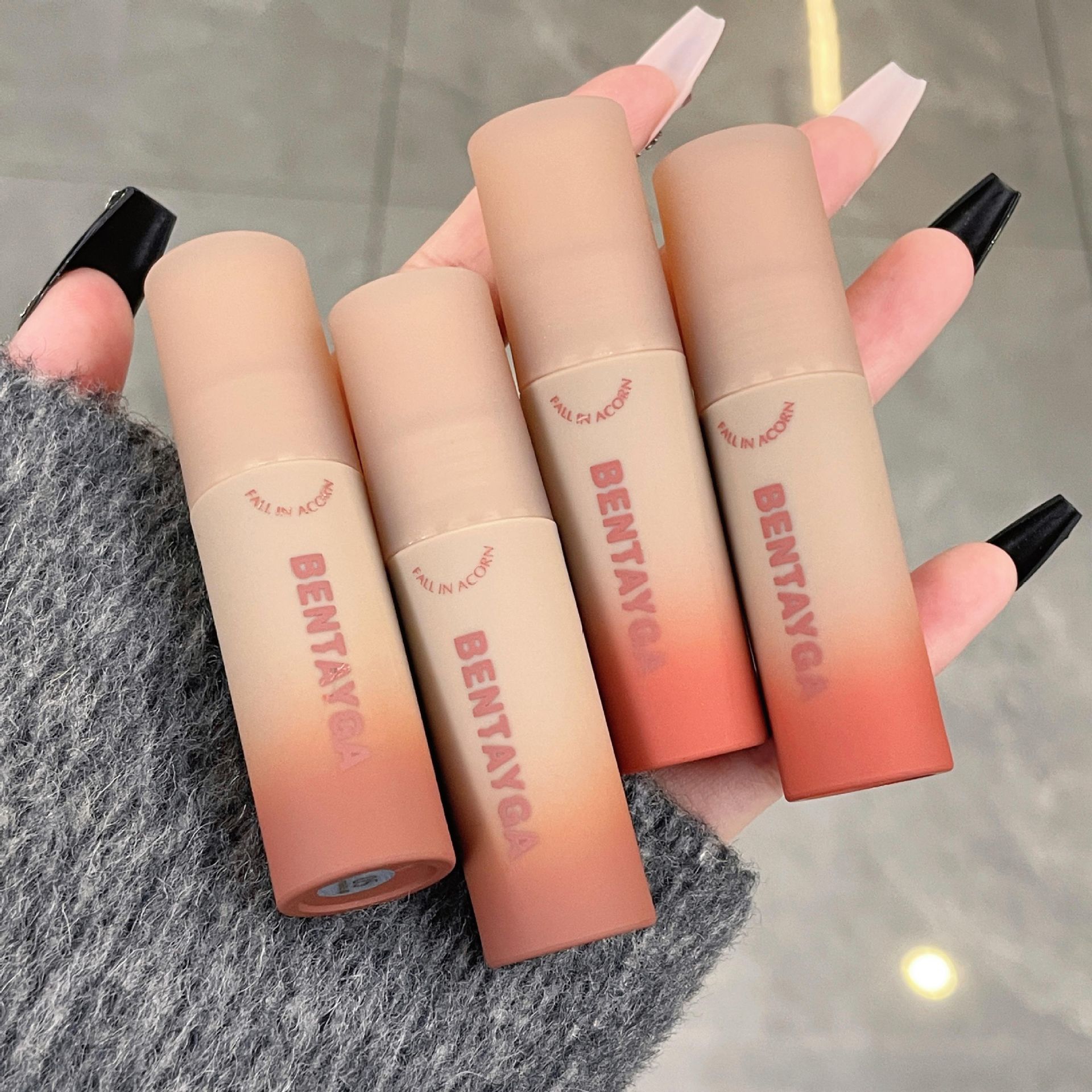 BENTAYGA's autumn-filled velvet lip gloss, matte whitening lip gloss, nude makeup, versatile makeup, student affordable wholesale full figure