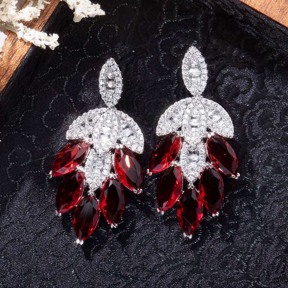 European and American fashion socialite style, light luxury, super sparkling zircon inlaid earrings S925 silver needle heavy Industry leaf earrings and pendants Item Picture