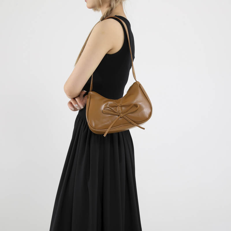 This is a trendy and fashionable single-shoulder crossbody bag with a simple bow design for women's 2024 autumn and winter collection details Picture