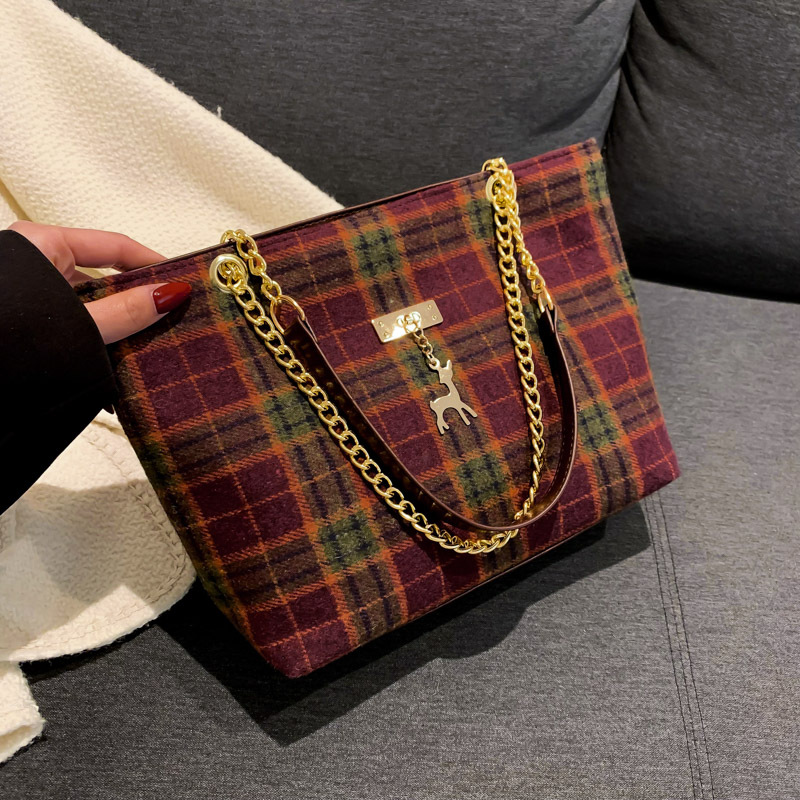 Fashionable woolen trendy striped deer bag for women, new autumn 2024 collection, chain niche single-shoulder crossbody bag full figure