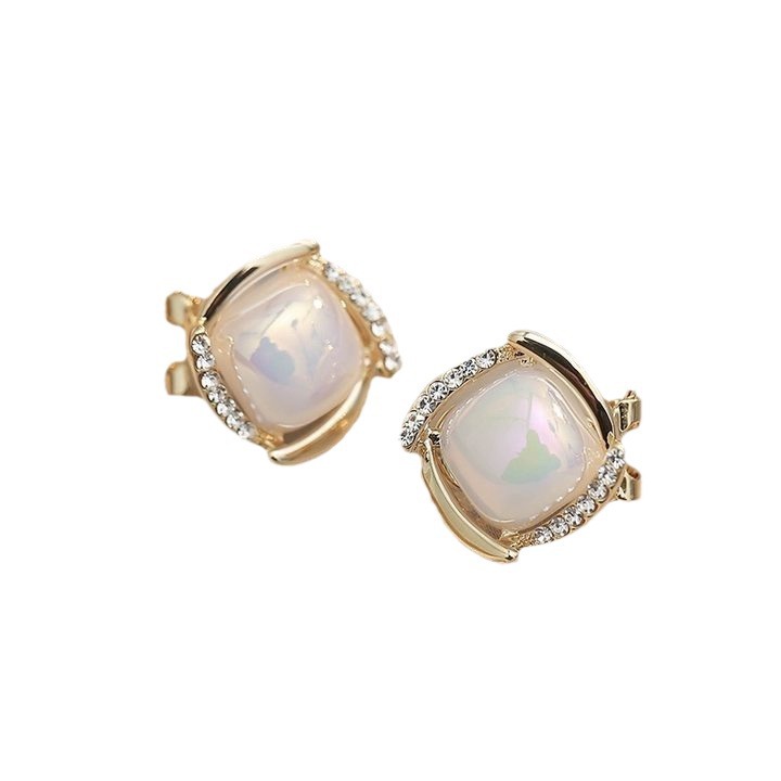 High-end pearl ear clips, no-hole triangular ear clips, retro tassel earrings, elegant earrings, wholesale of foreign trade accessories Item Picture