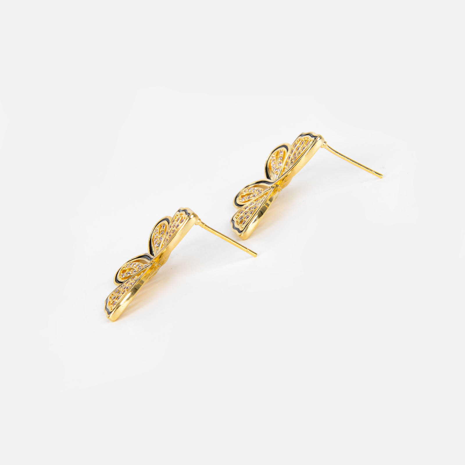The exquisite white pearl teardrop stud earrings are a niche design for women, exuding a sense of sophistication. The green butterfly earrings are sweet and light luxury earrings Application Scenario