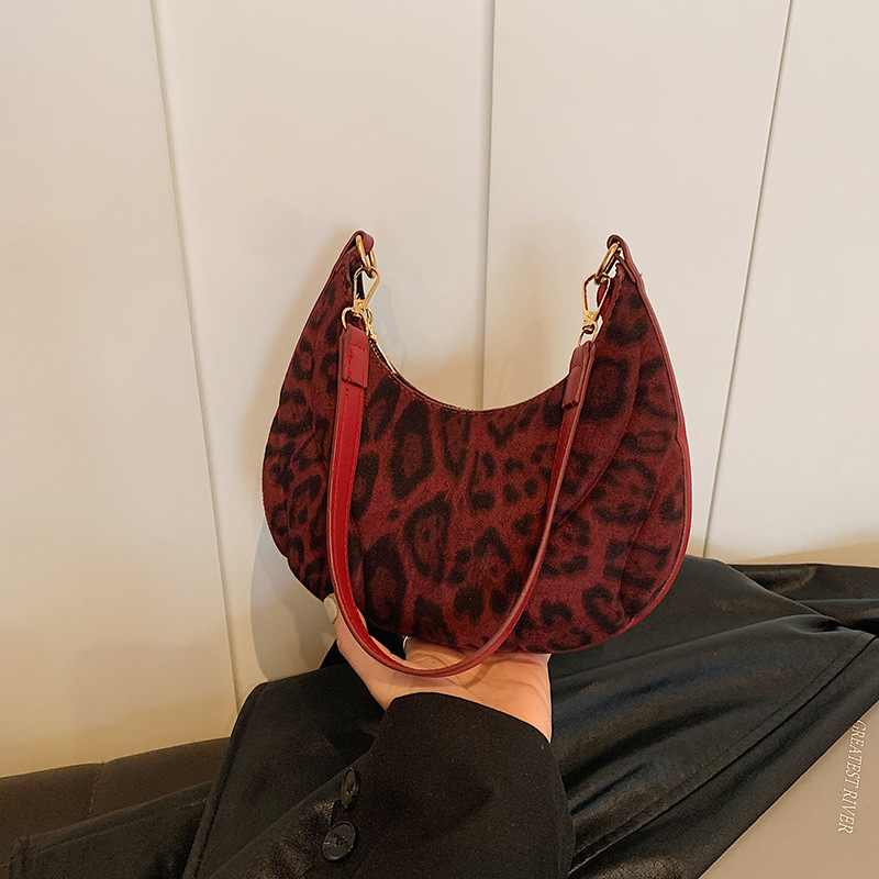 Leopard print cross-border niche bags for women, versatile and fashionable new retro underarm bag, stylish and individual commuting single-shoulder bag full figure