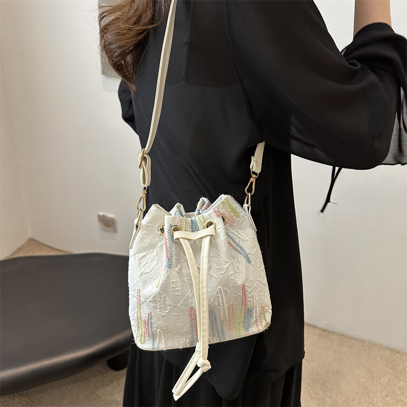 Single-shoulder bag, Korean-style drawstring, fresh and girlish crossbody bag, large capacity, commuting, casual, quality and versatile, Chinese-style bucket bag details Picture
