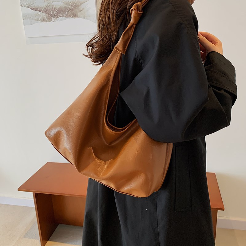 Large-capacity commuter bag for women, 2024 new style, fashionable and retro single-shoulder bag, casual and versatile, underarm tote soft leather bag Specification drawing