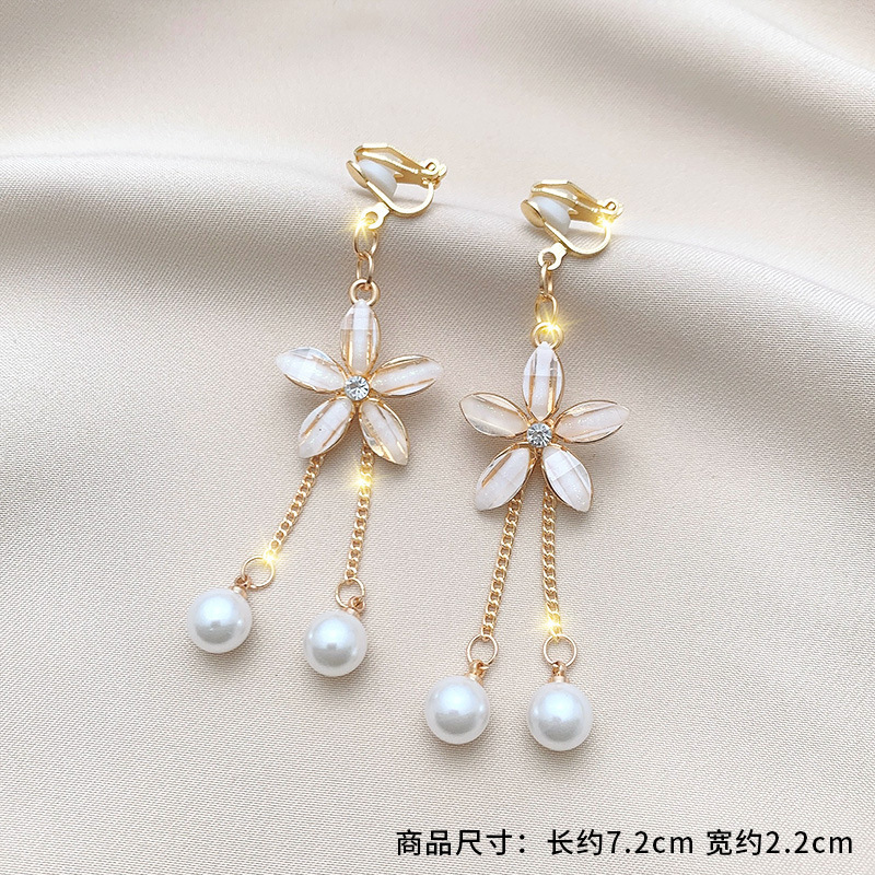 Korean fashion tassel ear clips, earrings without ear holes, niche design sense, high-end feel, super fairy-like style earrings and earrings Application Scenario