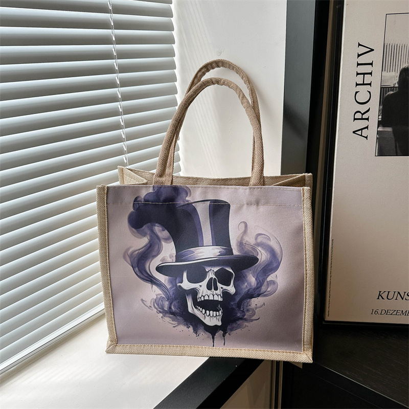 New fashionable skull canvas bag, women's large-capacity tote bag, single-shoulder bag for classes, 2024 fashionable tote bag full figure