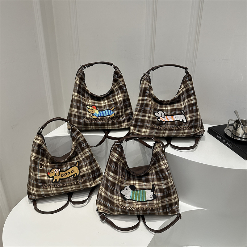 A new 2024 trendy and stylish backpack for women, featuring a cartoon checkered single-shoulder crossbody bag and a tote bag Application Scenario