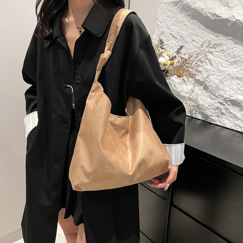 Cross-border suede large bag for women 2024 New style fashionable retro frosted tote bag for autumn and winter work and commuting bucket bag details Picture
