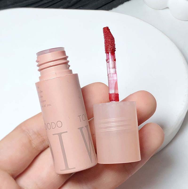 Toot Dodo Misty Velvet Lip Gloss is not prone to fading and is suitable for both lips and cheeks. It is a domestic makeup product that can make female students look fairer details Picture