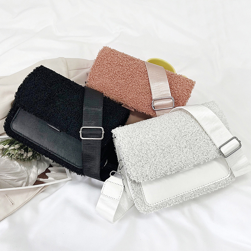 The 2024 new Korean-style trendy square lambskin patchwork single-shoulder crossbody bag is a fashionable and cute small square bag for girls Application Scenario