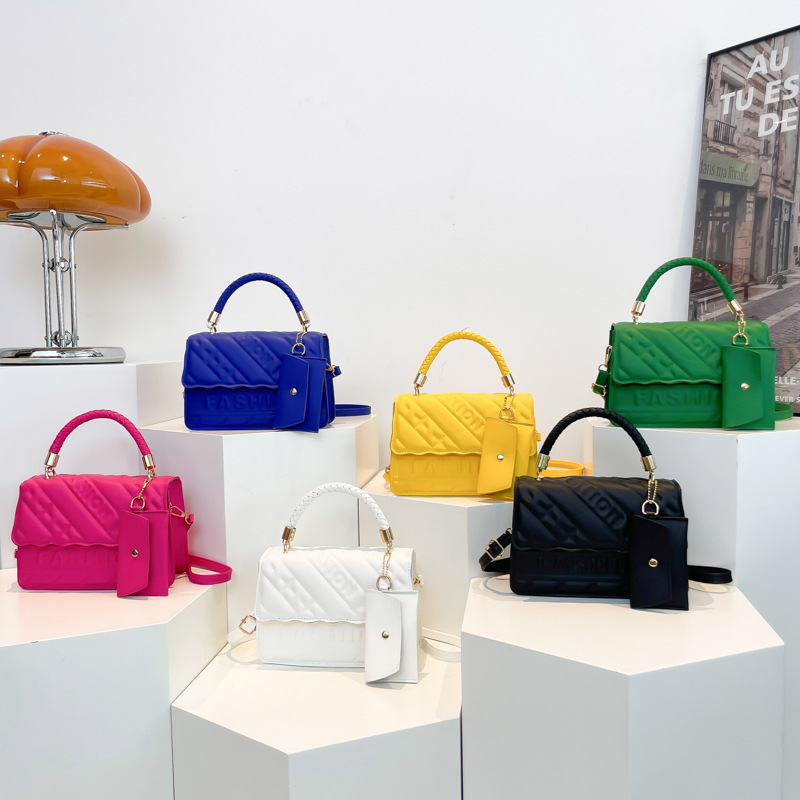 Ladies' candy-colored stylish handbag, 2024 autumn new ins single-shoulder crossbody bag, stylish embossed small square bag Application Scenario