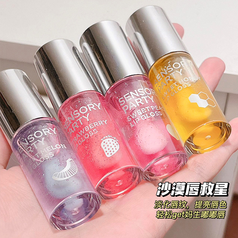 The Sensory party's sweet fruit puree lip balm is hydrating and light, protecting the lips. Apply the lip oil before makeup to make the lips smooth and plump full figure