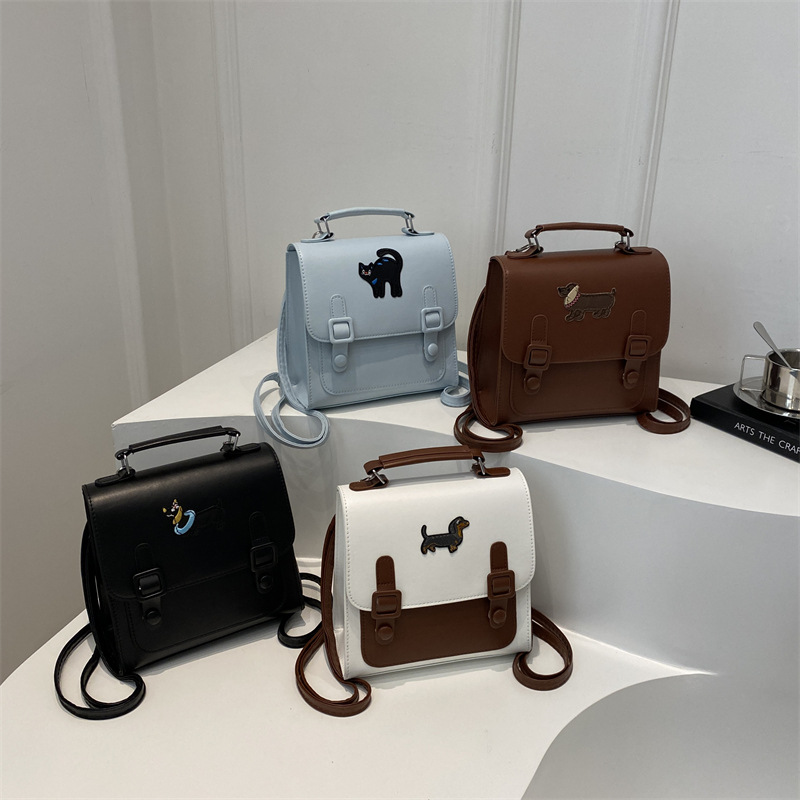 This is a new retro commuting backpack for the autumn of 2024, featuring a casual color contrast and a niche design. It is a small square single-shoulder hand-carry bag Application Scenario