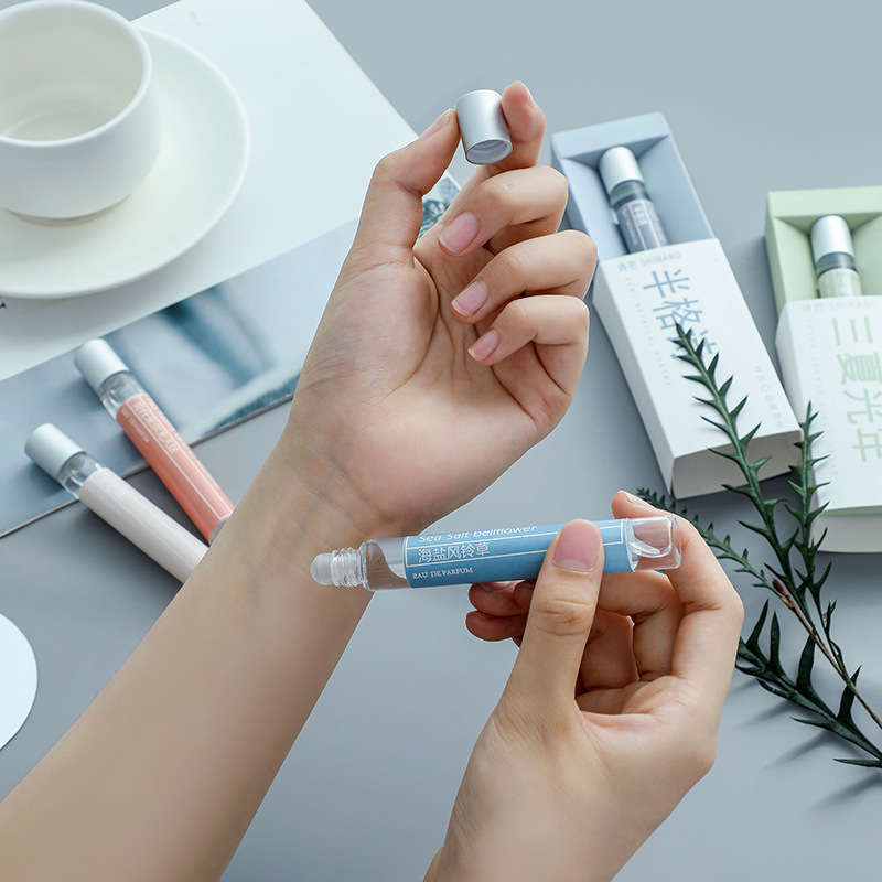 The popular online hit "Shi Mang First Love with You" roll-on perfume for female students, a fresh and light body lotion, and a roll-on perfume for no man's land Application Scenario