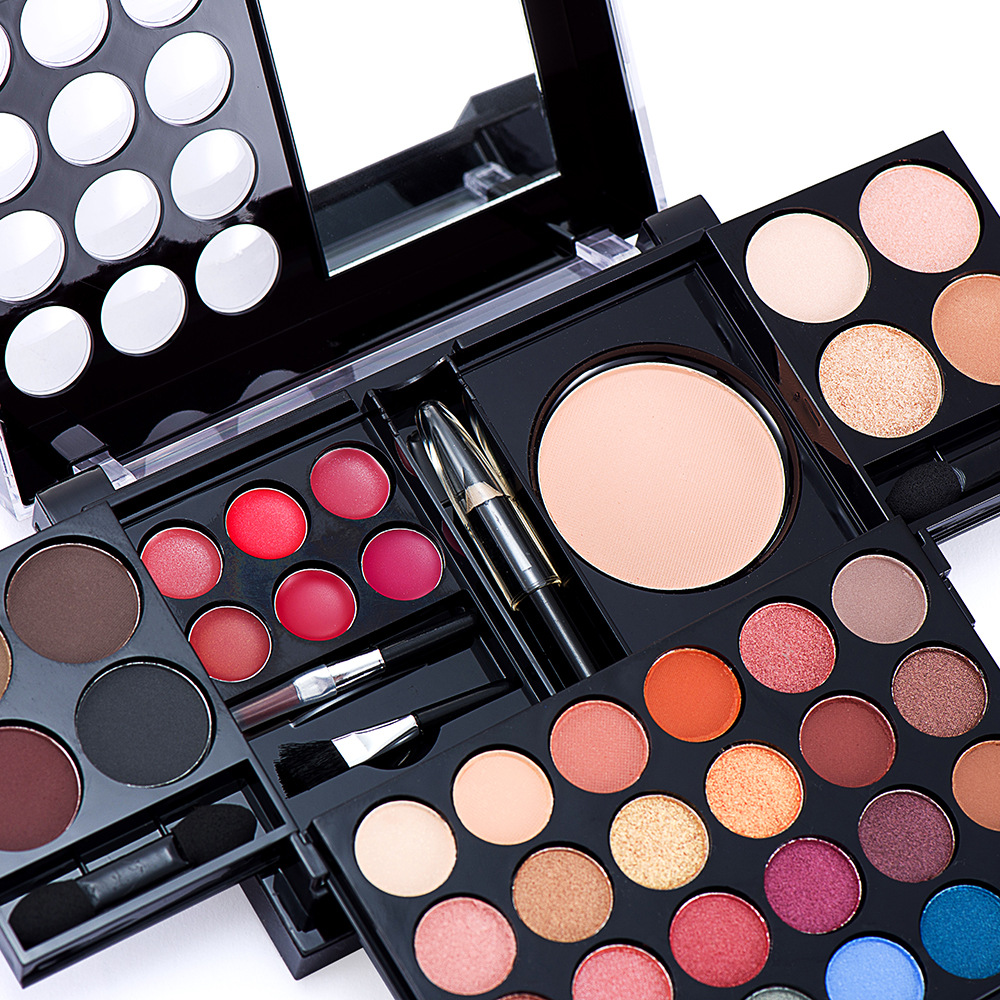 MissYoung Makeup Set Cross-border Exclusive beauty multi-color eyeshadow, lip gloss and eyebrow powder combination set Application Scenario