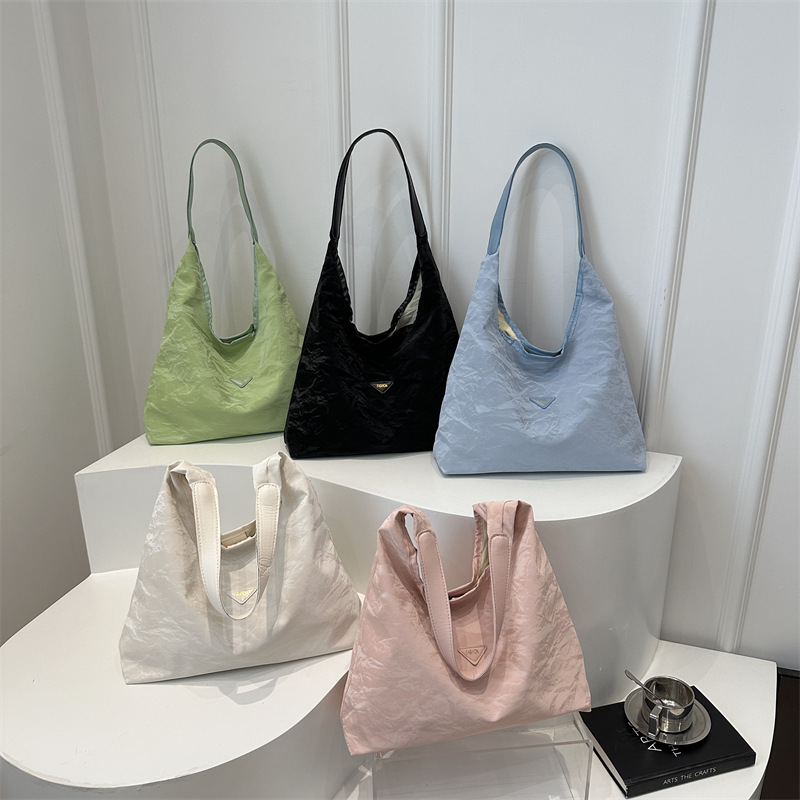 A stylish and large-capacity bag for women, a new autumn 2024 trendy single-shoulder bag for work, and a fashionable and personalized tote bag for commuting Application Scenario