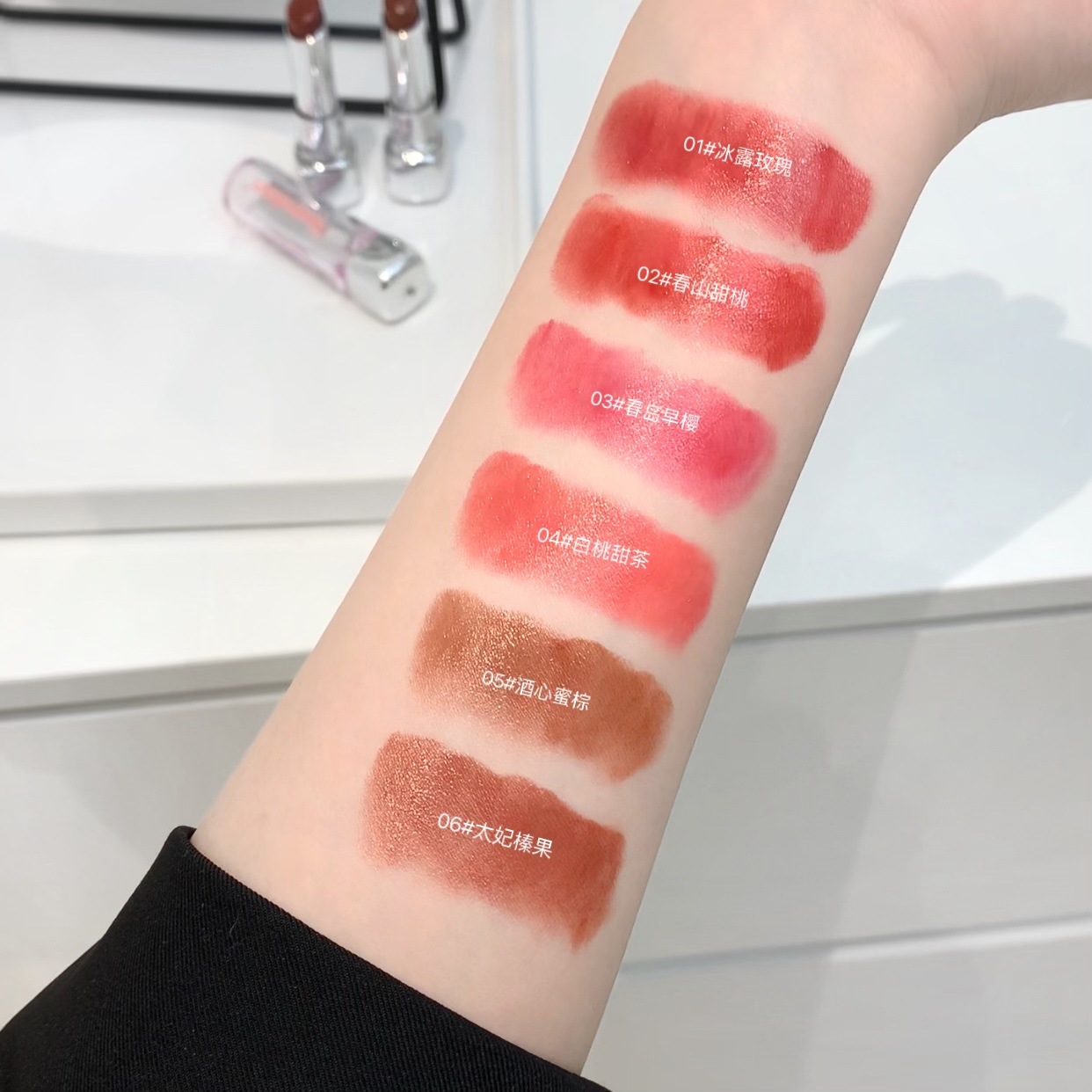 kobeleen Moisturizing Lipstick, with a water-like mirror surface that is waterproof and does not fade easily, is a nude lipstick for spring and summer, suitable for students Specification drawing